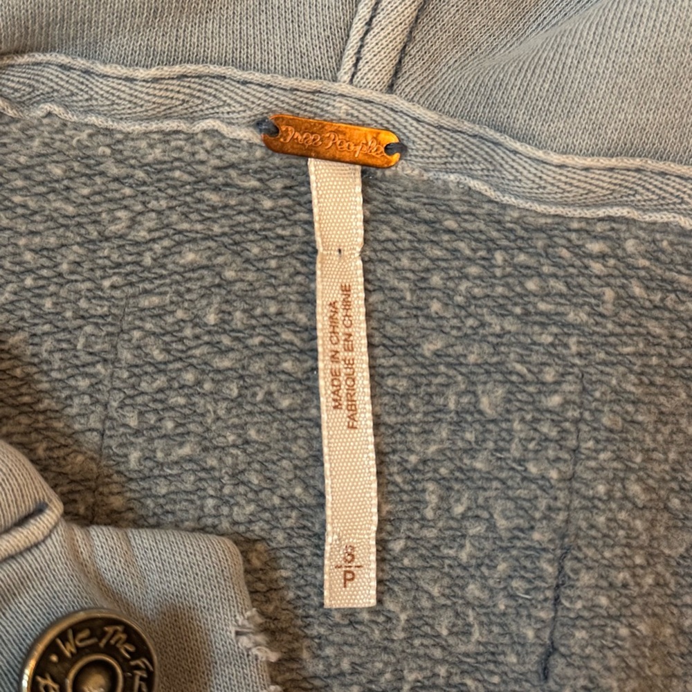 Free People Dreamers Cropped Distressed Jacket Washed Blue Women’s Size Small - Picture 10 of 15